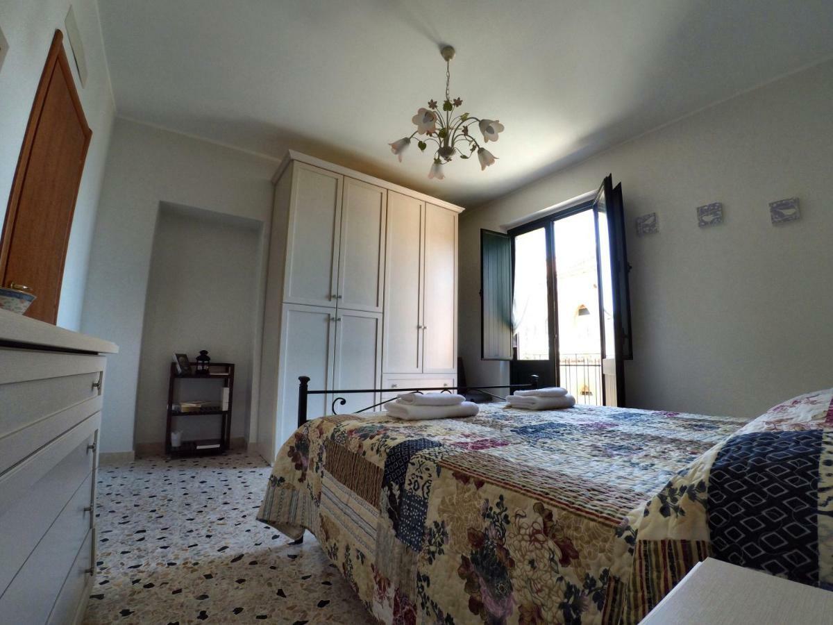 カステルモーラ Casa Colapesceヴィラ エクステリア 写真